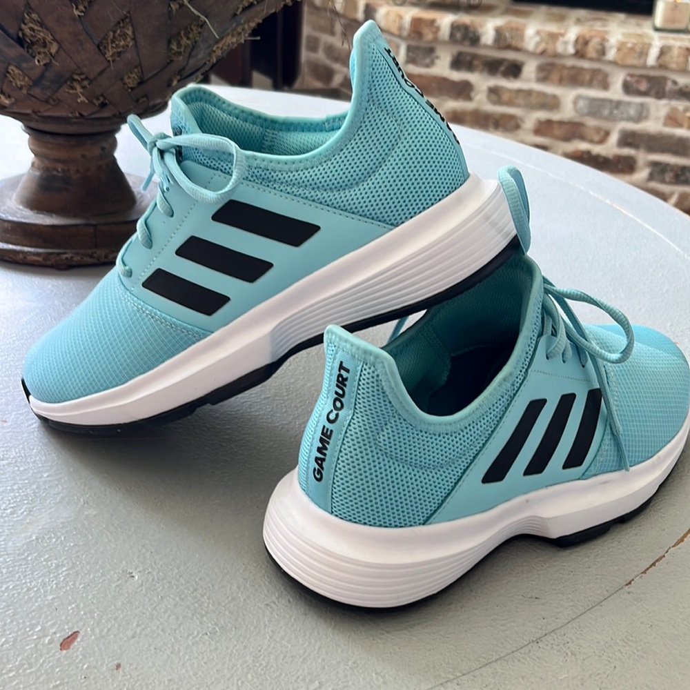 Adidas men’s tennis shoe